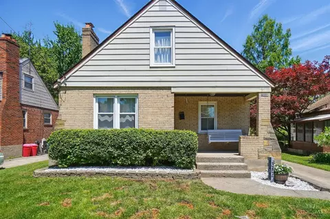 3844 St Johns Ter, Deer Park, OH 45236