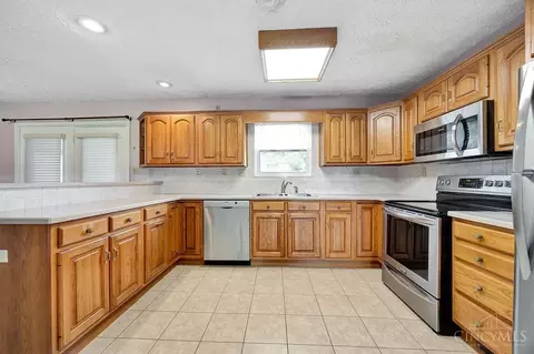 Kitchen - 15100 Harmony Rd, Bath, IN 47010 photo 2 of 4