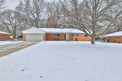 8667 Woodview Dr, Cincinnati, OH 45231