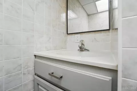Bath - 8974 Eldora Dr, Cincinnati, OH 45236 photo 5 of 5