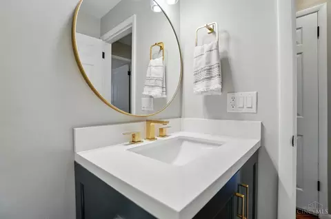 Bath - 8974 Eldora Dr, Cincinnati, OH 45236 photo 2 of 5