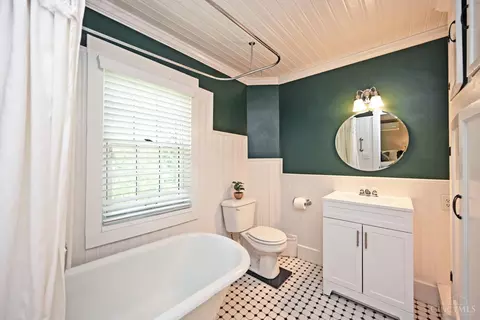 Bath - 1233 Grace Ave, Cincinnati, OH 45208 photo 4 of 4