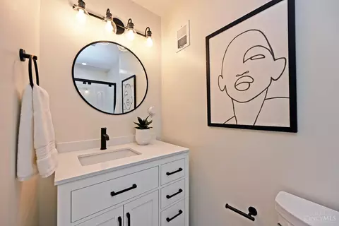 Bath - 1233 Grace Ave, Cincinnati, OH 45208 photo 1 of 4