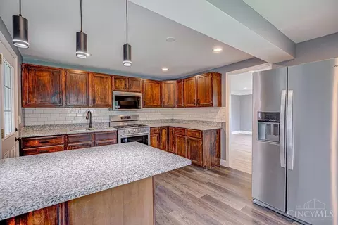 Kitchen - 1709 Centerridge Ave, Cincinnati, OH 45231 photo 4 of 6
