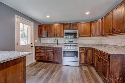 Kitchen - 1709 Centerridge Ave, Cincinnati, OH 45231 photo 2 of 6