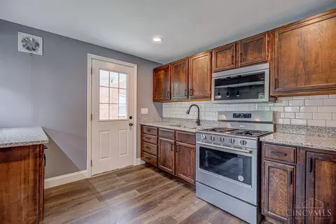 Kitchen - 1709 Centerridge Ave, Cincinnati, OH 45231 photo 1 of 6