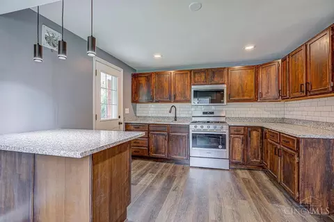 Kitchen - 1709 Centerridge Ave, Cincinnati, OH 45231 photo 3 of 6