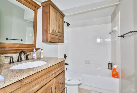 Bath - 11555 Regency Square Ct, Cincinnati, OH 45231 photo 2 of 2