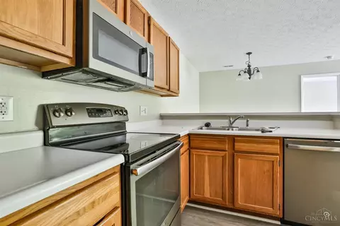 Kitchen - 11555 Regency Square Ct, Cincinnati, OH 45231 photo 2 of 2