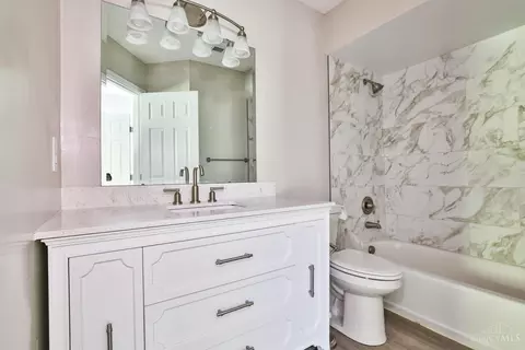 Bath - 11555 Regency Square Ct, Cincinnati, OH 45231 photo 1 of 2