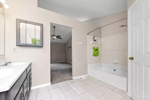 Bath - 768 Regent Rd, Cincinnati, OH 45245 photo 2 of 3