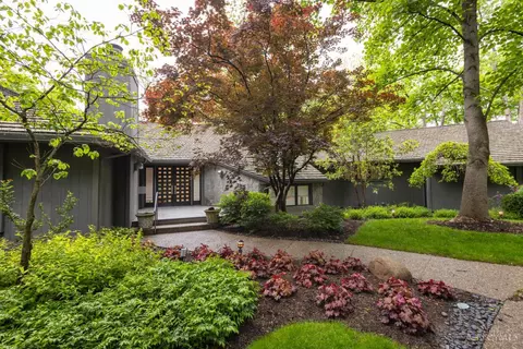 7711 Creekwood Ln, Amberley, OH 45237