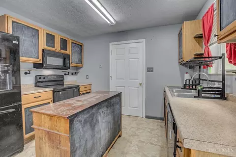 Kitchen - 4002 Wilma Ct, Cincinnati, OH 45245 photo 2 of 2