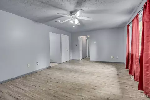 Living - 4002 Wilma Ct, Cincinnati, OH 45245 photo 2 of 3