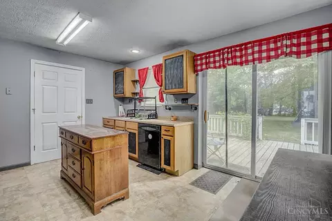 Kitchen - 4002 Wilma Ct, Cincinnati, OH 45245 photo 1 of 2