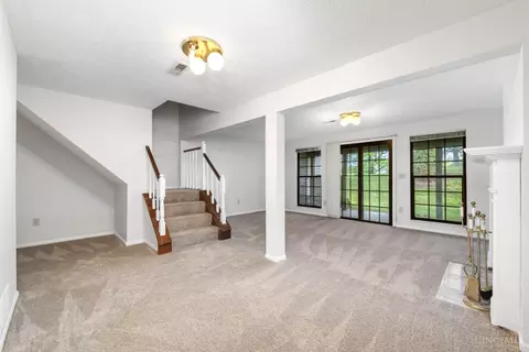 Living - 2869 Phaeton Ln, Maineville, OH 45039 photo 6 of 7