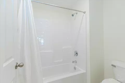 Bath - 669 Sandker Ln, Cincinnati, OH 45255 photo 3 of 6
