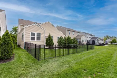 Exterior - 669 Sandker Ln, Cincinnati, OH 45255 photo 7 of 8