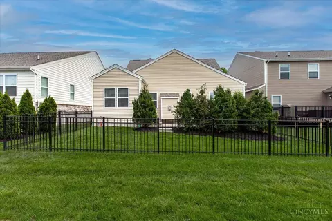 Exterior - 669 Sandker Ln, Cincinnati, OH 45255 photo 6 of 8