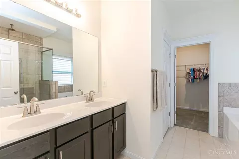 Bath - 669 Sandker Ln, Cincinnati, OH 45255 photo 6 of 6