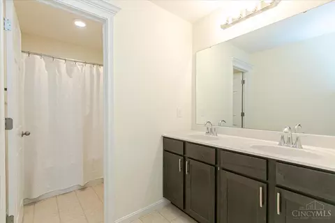 Bath - 669 Sandker Ln, Cincinnati, OH 45255 photo 2 of 6