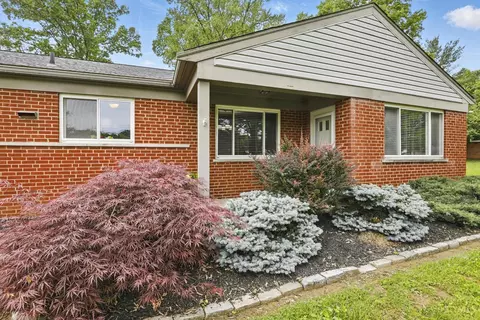 2079 Forestlake Dr, Cincinnati, OH 45244 photo 3