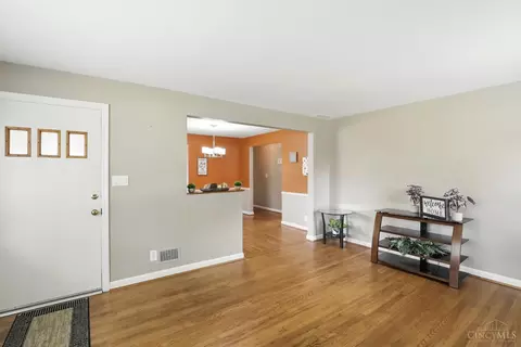 2079 Forestlake Dr, Cincinnati, OH 45244 photo 6