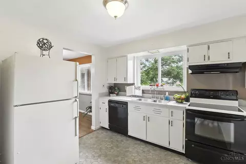 2079 Forestlake Dr, Cincinnati, OH 45244 photo 12