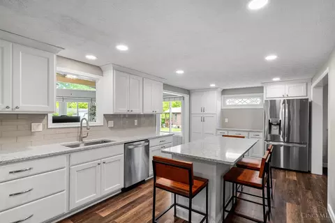 Kitchen - 3983 Irwin Simpson Rd, Mason, OH 45040 photo 4 of 8