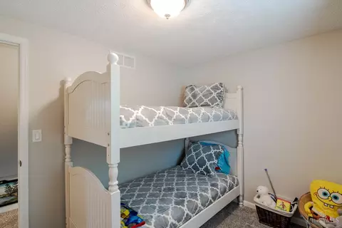 Bedroom - 3983 Irwin Simpson Rd, Mason, OH 45040 photo 6 of 9