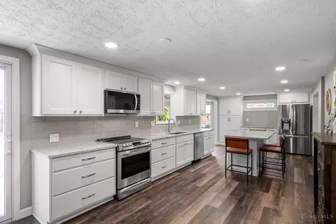 Kitchen - 3983 Irwin Simpson Rd, Mason, OH 45040 photo 1 of 8