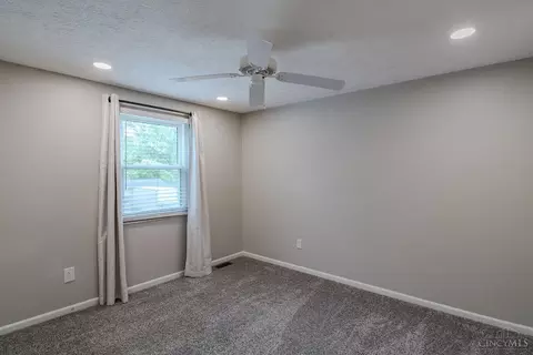Bedroom - 3983 Irwin Simpson Rd, Mason, OH 45040 photo 8 of 9