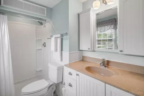 Bath - 3983 Irwin Simpson Rd, Mason, OH 45040 photo 2 of 4