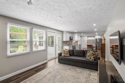 Living - 3983 Irwin Simpson Rd, Mason, OH 45040 photo 4 of 5
