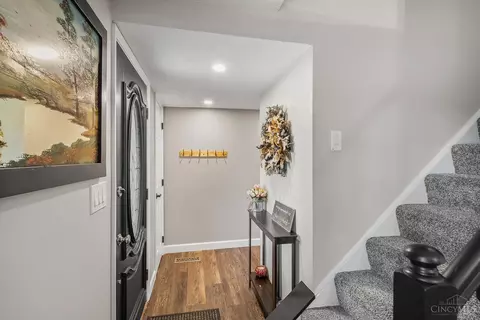 Entry Way - 3983 Irwin Simpson Rd, Mason, OH 45040 photo 1 of 2