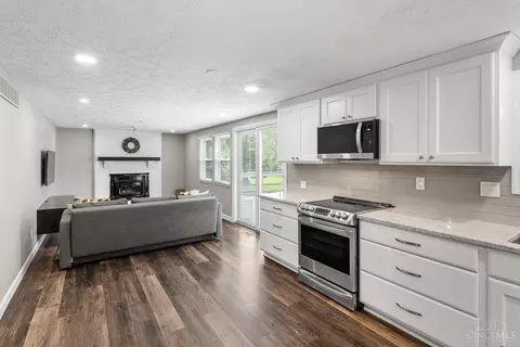 Kitchen - 3983 Irwin Simpson Rd, Mason, OH 45040 photo 8 of 8