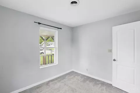 Bedroom - 463 Glenrose Ln, Cincinnati, OH 45244 photo 1 of 10