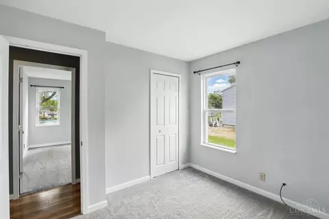 Bedroom - 463 Glenrose Ln, Cincinnati, OH 45244 photo 6 of 10