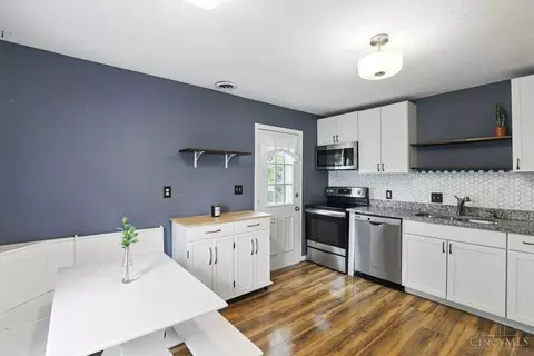 Kitchen - 463 Glenrose Ln, Cincinnati, OH 45244 photo 1 of 3