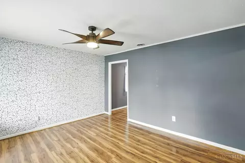 Living - 463 Glenrose Ln, Cincinnati, OH 45244 photo 4 of 4