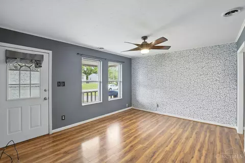 Living - 463 Glenrose Ln, Cincinnati, OH 45244 photo 3 of 4