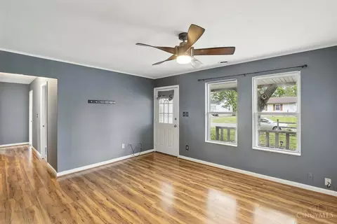 Living - 463 Glenrose Ln, Cincinnati, OH 45244 photo 2 of 4