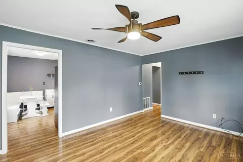 Living - 463 Glenrose Ln, Cincinnati, OH 45244 photo 1 of 4