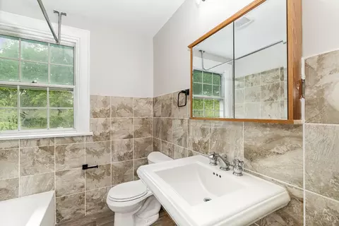 Bath - 2689 Shaffer Ave, Cincinnati, OH 45211 photo 1 of 2