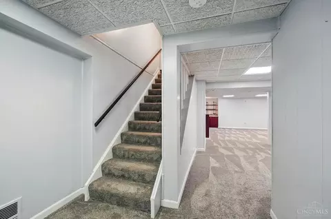 Entry Way - 8269 Windsail Ct, Maineville, OH 45039 photo 8 of 8
