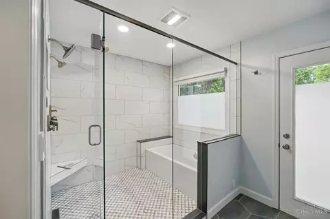 Bath - 8269 Windsail Ct, Maineville, OH 45039 photo 3 of 8
