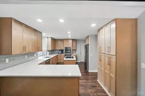 Kitchen - 8269 Windsail Ct, Maineville, OH 45039 photo 1 of 8
