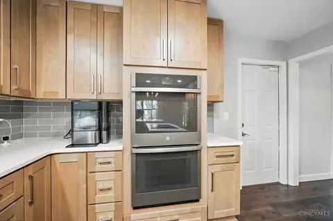 Kitchen - 8269 Windsail Ct, Maineville, OH 45039 photo 5 of 8