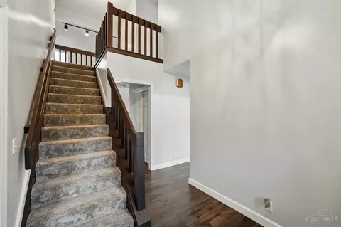 Entry Way - 8269 Windsail Ct, Maineville, OH 45039 photo 3 of 8