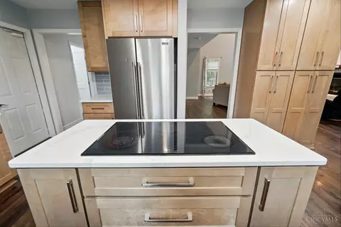 Kitchen - 8269 Windsail Ct, Maineville, OH 45039 photo 7 of 8